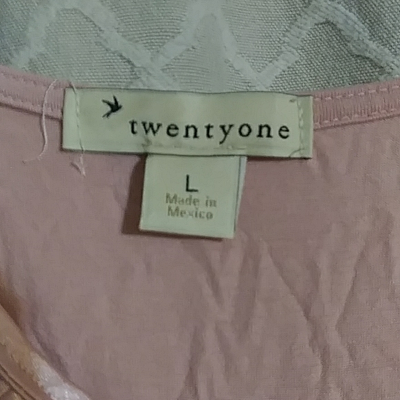 Pink top - Picture 2 of 5